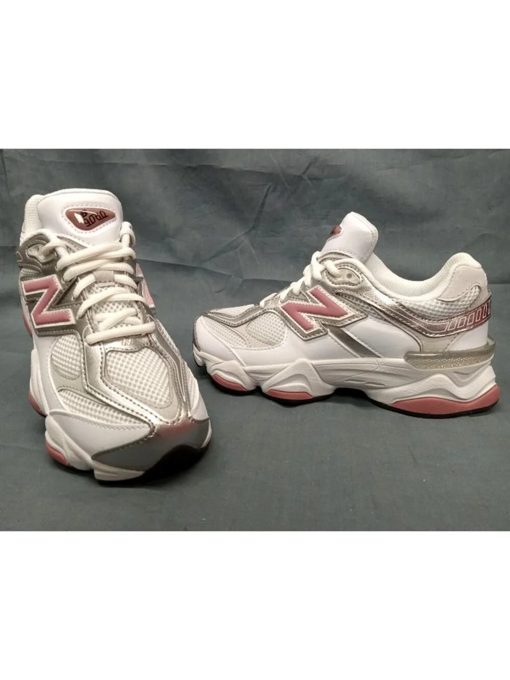 New Balance 9060 (GS) Sneakers G9060S82T White Pink Girls Size 4.5 NEW IN BOX!